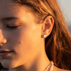 Star-ear-studs-on-model